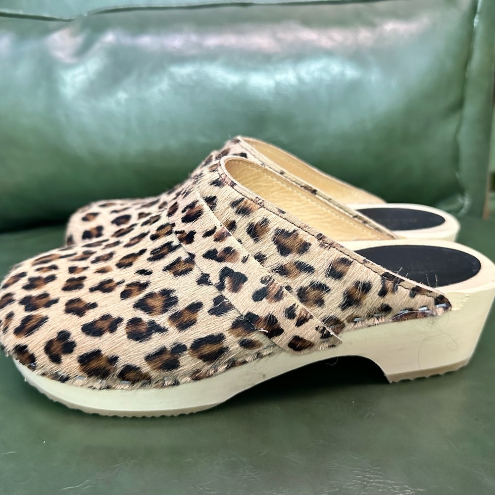 SWEDISH HASBEENS Brown Tan Leopard Print Clogs Size 6